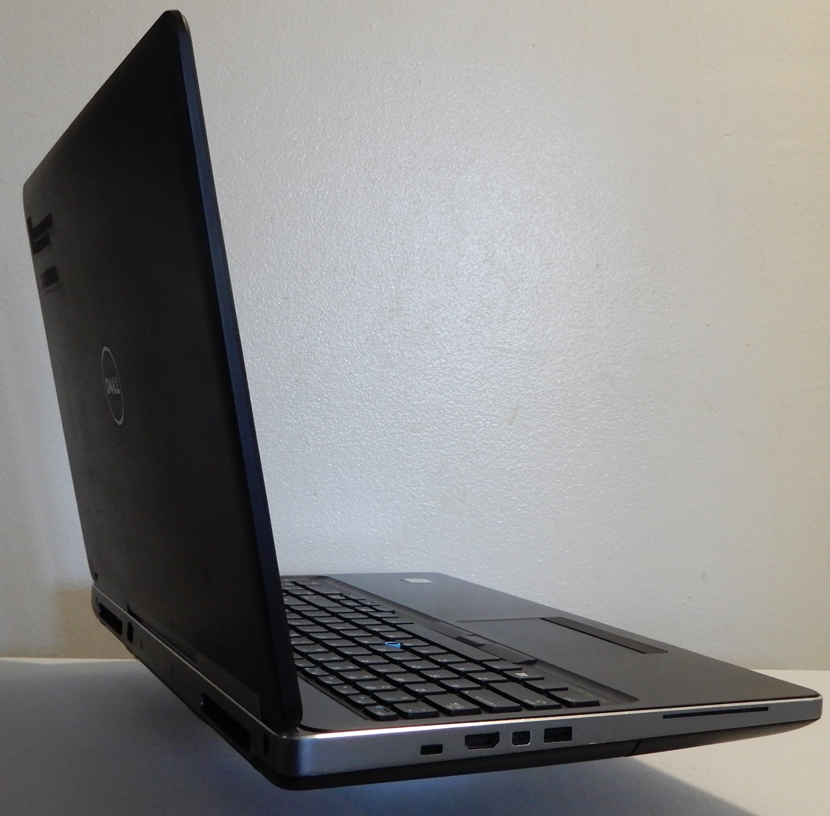 Image 2 de Dell Precision 7510-Xeon E3-1545M v5 2.9 GHz, 32 GB RAM, 1 TB SSD|NVIDIA & Iris Pro|Win. 11 Pro